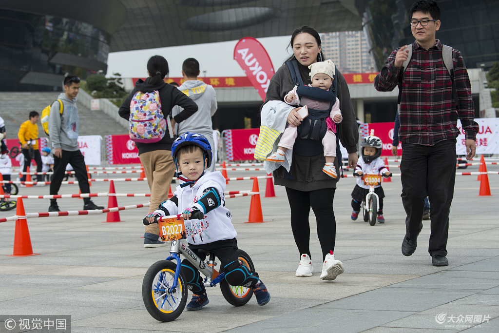 寶寶平衡車比賽,小輪上的速度與夢想的角逐