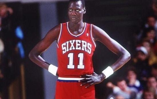 NBA蓋帽榜最新排名,NBA蓋帽榜最新排名,探尋小巷中的籃球特色小店