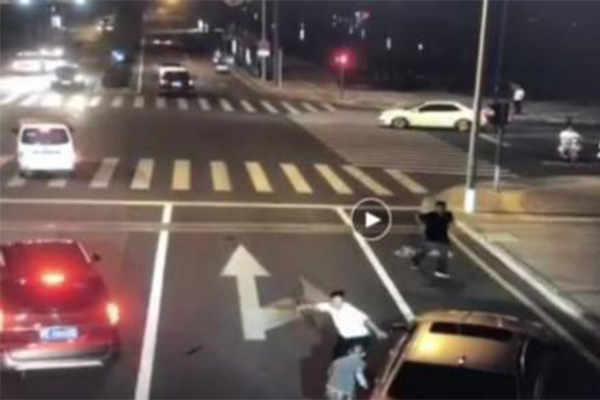 “最新砍人事件報道”,最新砍人事件報道背后的溫馨故事