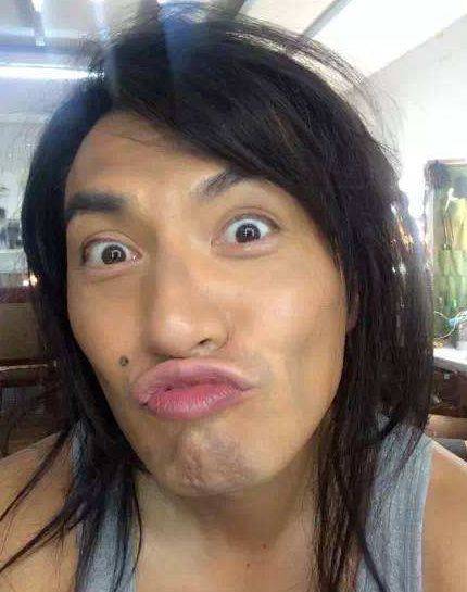 搞笑的男明星,重磅推出搞笑男明星必備神器——科技新品,顛覆你的笑點與生活體驗!