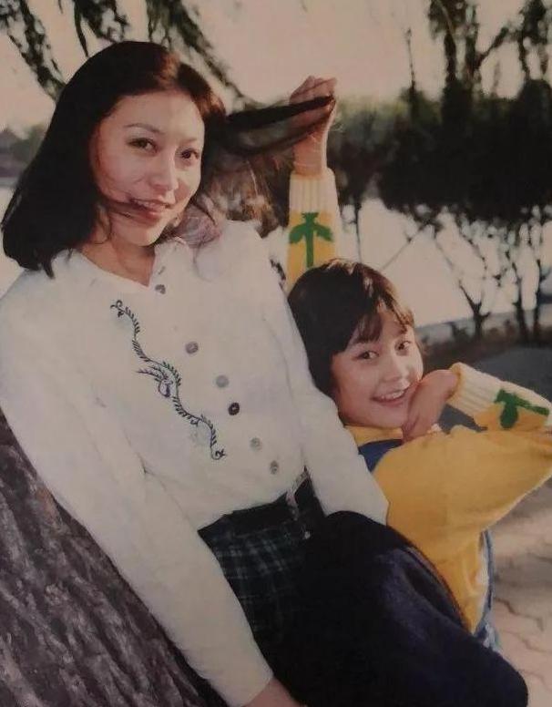 演員岳紅老公是誰(shuí),演員岳紅老公是誰(shuí),探究公眾關(guān)注背后的真實(shí)與虛構(gòu)