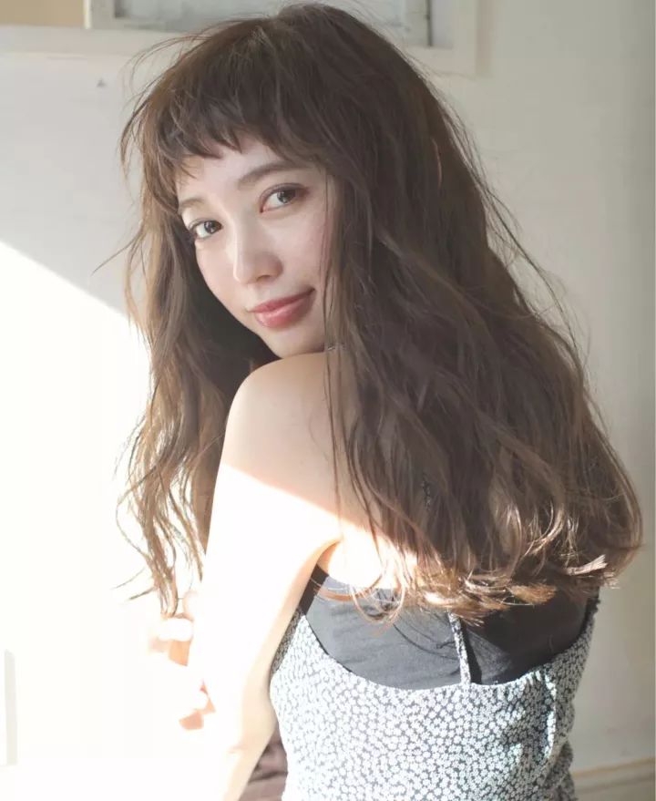 2017流行齊肩發(fā)型推薦,變化展現(xiàn)自信與成就感,迎接全新發(fā)型