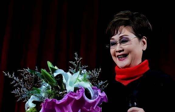 李谷一最新動(dòng)態(tài)揭秘,小巷深處的獨(dú)特風(fēng)味探索之旅