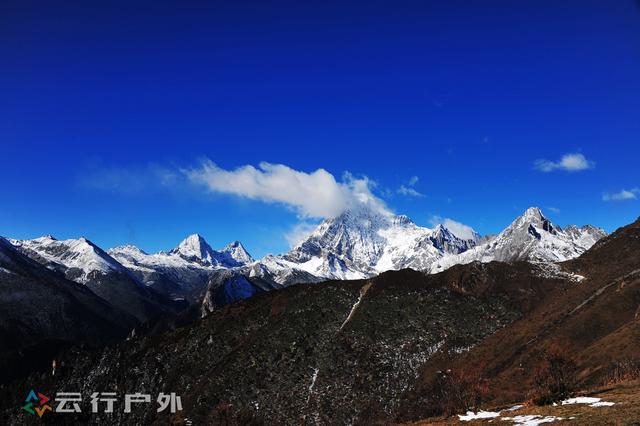 亞丁至瀘沽湖最新交通信息,亞丁至瀘沽湖的神秘旅程,最新交通信息與隱藏小巷中的奇遇