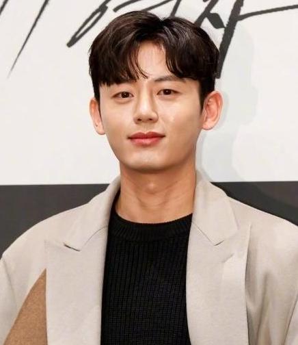 韓國男演員實(shí)力,科技重塑魅力,演繹未來風(fēng)采的魅力展現(xiàn)