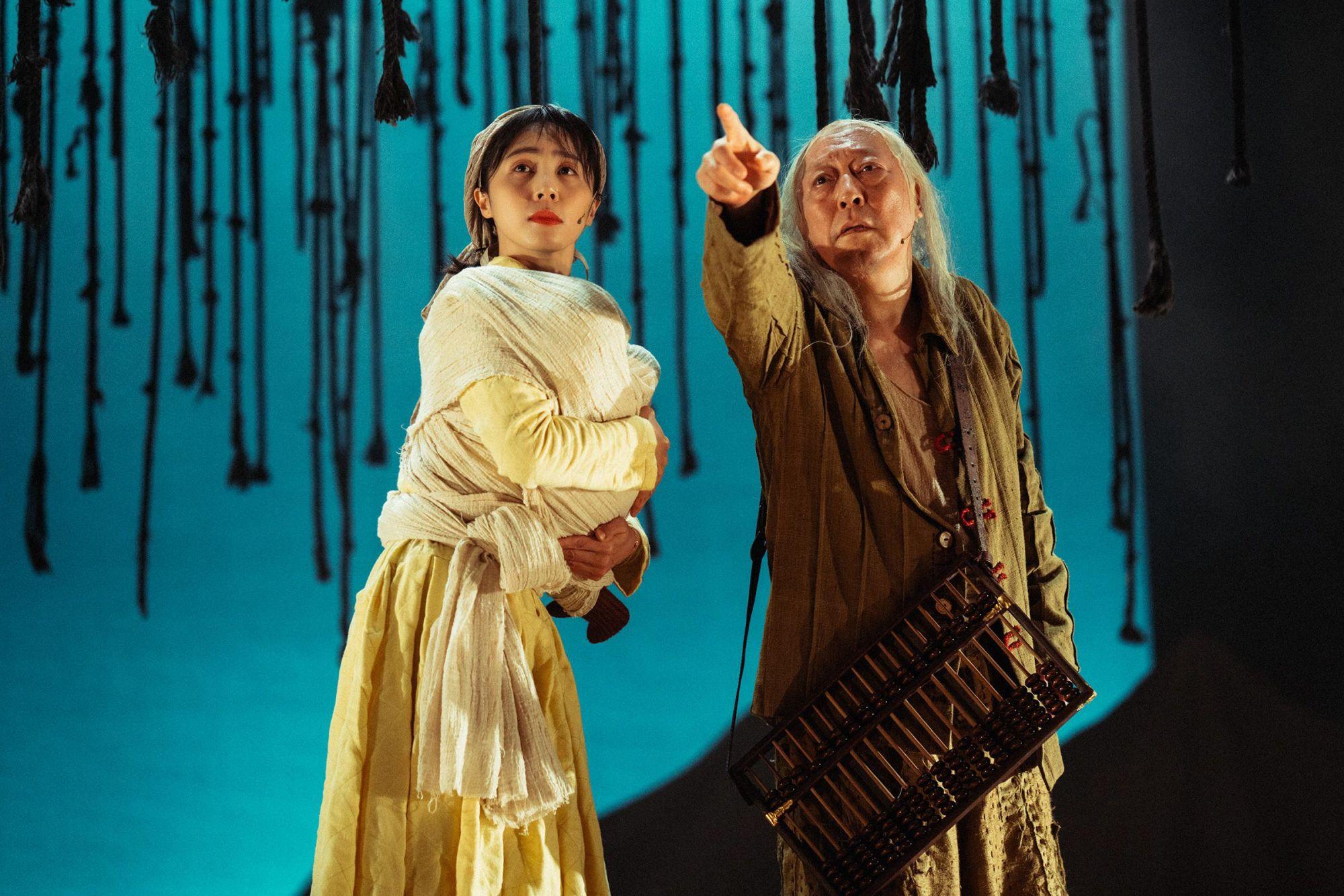 成都話劇演員的日常,趣事連連,情感紐帶緊密編織