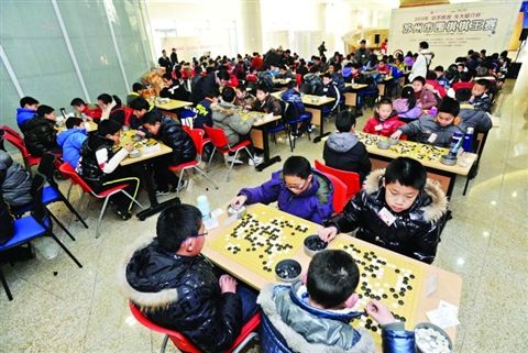看圍棋比賽,探秘小巷深處的圍棋天地——記一場不同尋常的圍棋觀戰之旅
