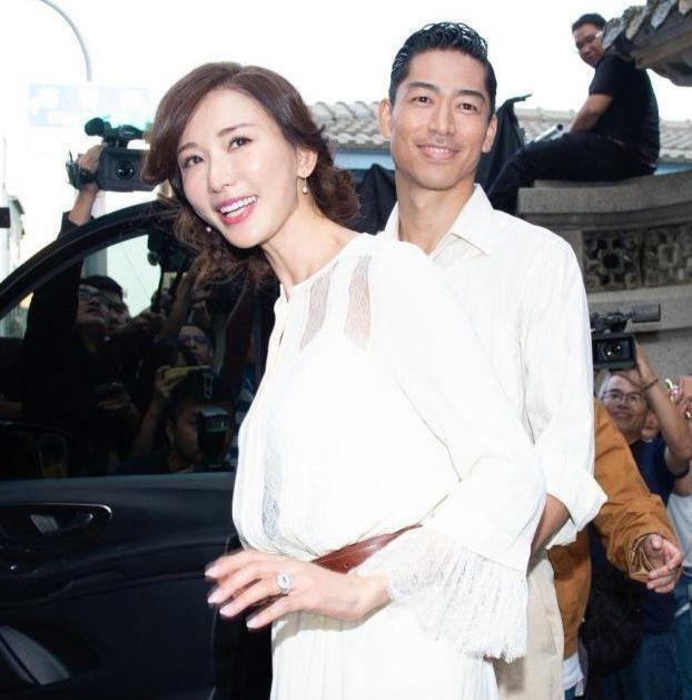 小巷星光閃耀,明星官宣與隱藏特色小店的驚喜碰撞