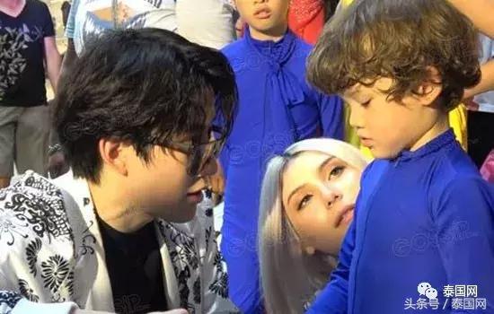 Mike探索小巷驚喜,揭秘隱藏特色小店