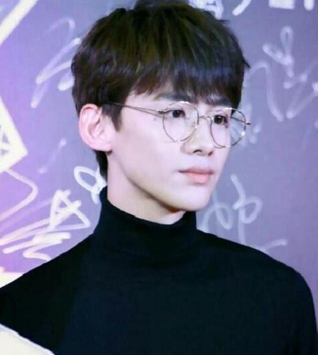 眼鏡男演員,鏡片背后的無限可能與自信成就之路