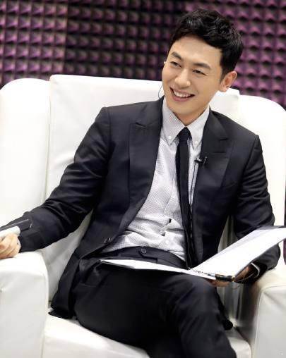 朱亞文,演技與魅力的多維展現,展現男性魅力典范