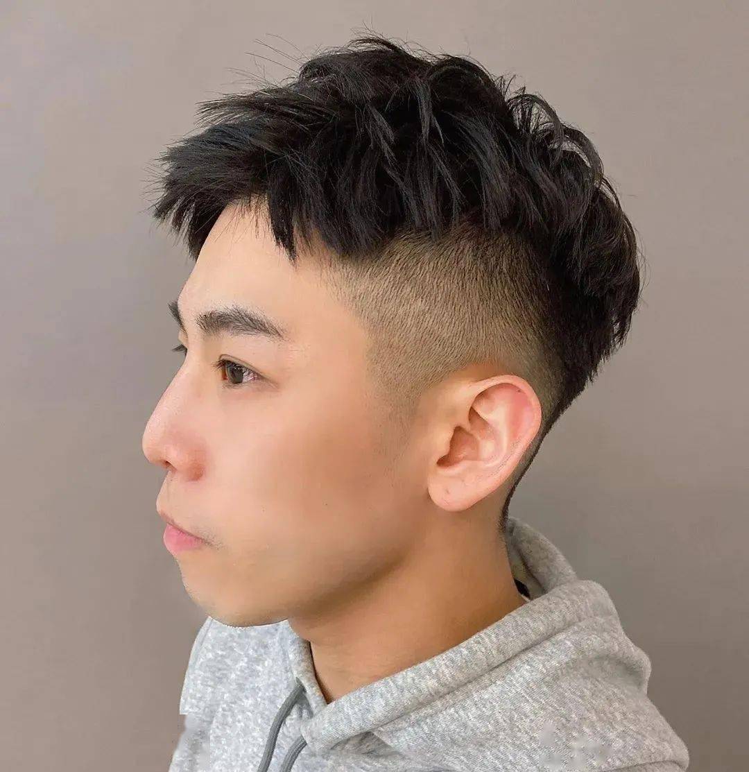 明星發型男的時尚潮流與個性表達探索