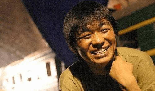 傻演員與小巷寶藏,特色小店的奇妙探險之旅