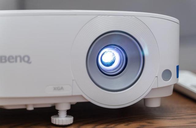 投影燈新款速覽,選購與設置最新投影燈指南