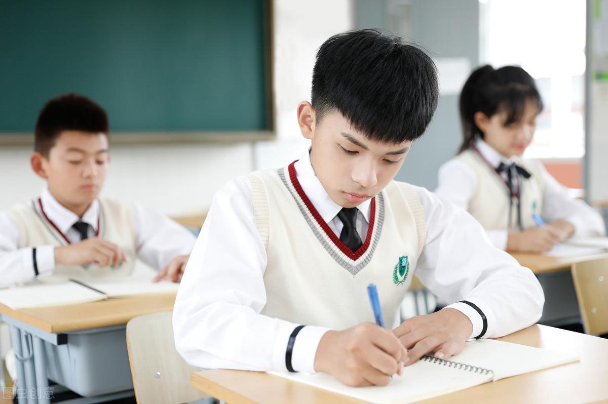 社交媒體對青少年成長的影響,最新材料作文精選分析