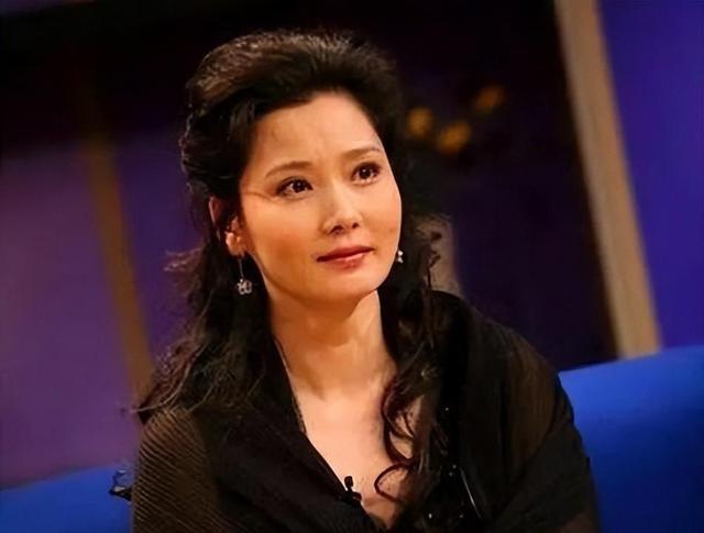 何賽飛最新視頻,小巷深處特色小店的意外發現之旅