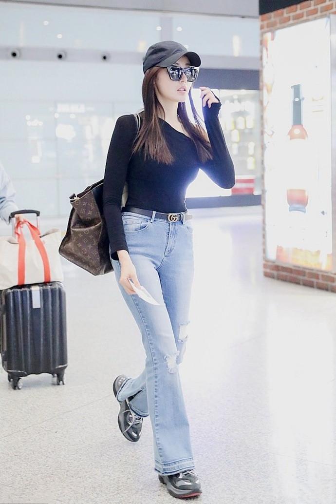 小巷時尚秘境,最新女裝鞋子大揭秘