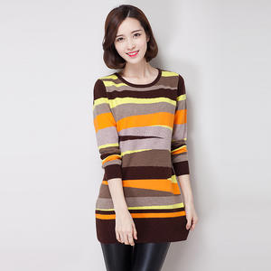 小巷深處的時尚秘境,最新款羊絨衫亮相驚艷全場