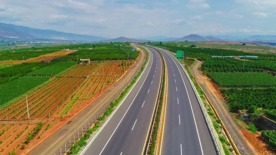 最新高速公路實時路況與小巷特色小店探秘