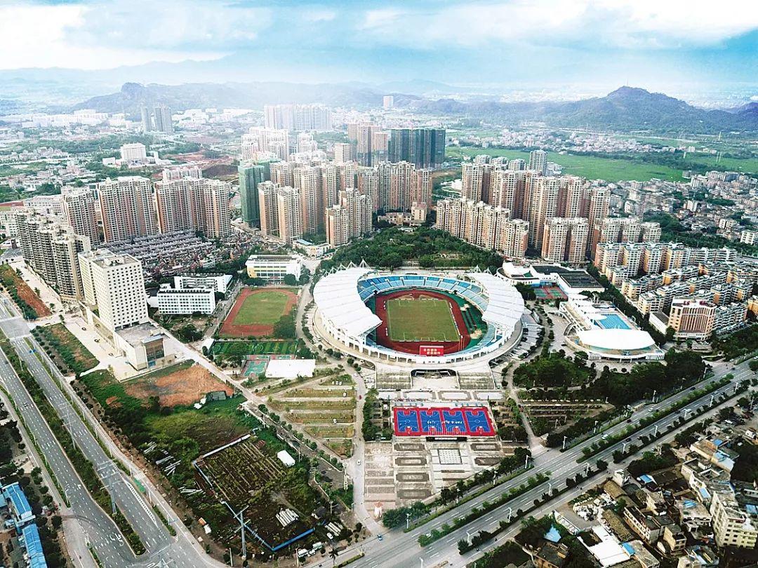 玉東奧園廣場最新動態(tài),溫馨家庭聚會場景揭秘