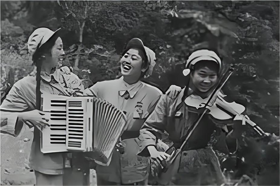 美國失戀女碩士發現小巷神秘小店,意外揭示隱藏的秘密