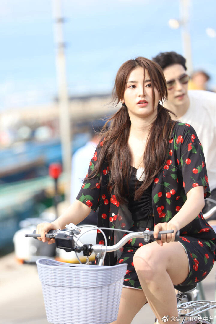 涵涵最新,小巷深處的獨特風情