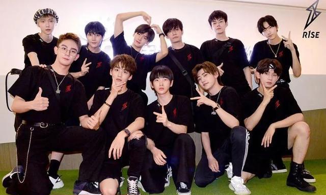 男團最新戀情曝光,甜蜜愛情引發粉絲熱議熱潮