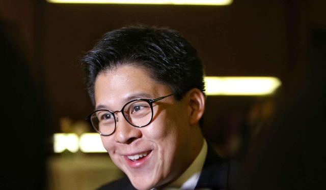 霍啟剛最新圖片,小巷深處的意外發現