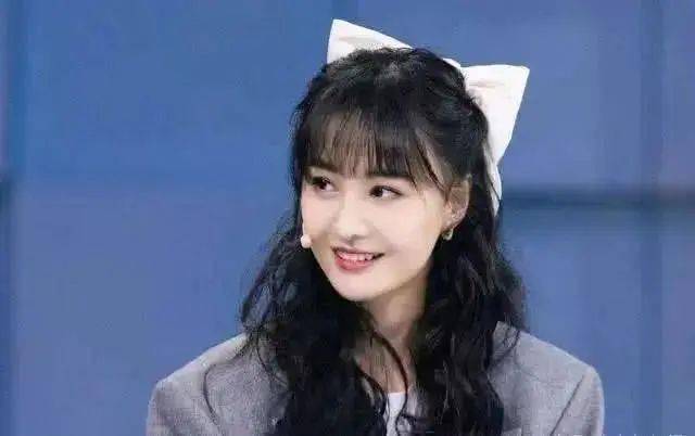 鄭爽微博最新動態及演藝之路熱議焦點