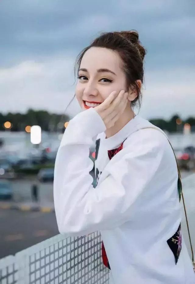 迪麗熱巴米蘭最新圖片,時尚焦點與公眾關注熱議