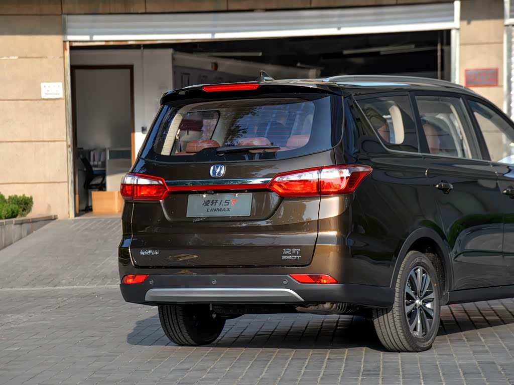 長安汽車最新款七坐車，開啟溫馨之旅的故事